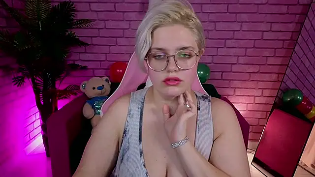 Snapshot of DominiqueSweetie chatting on November 26, 2025, 10:49 am DominiqueSweetie online show from November 26, 2025, 10:49 am