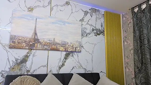 Nahomy Smiths aws online show from November 19, 2025, 9:59 pm