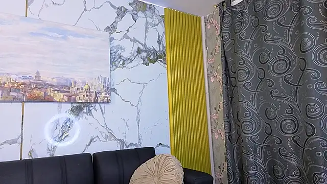 Nahomy Smiths aws online show from December 1, 2025, 10:15 pm