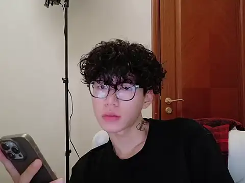 hangzi-0011 online show from September 29, 2025, 10:20 am