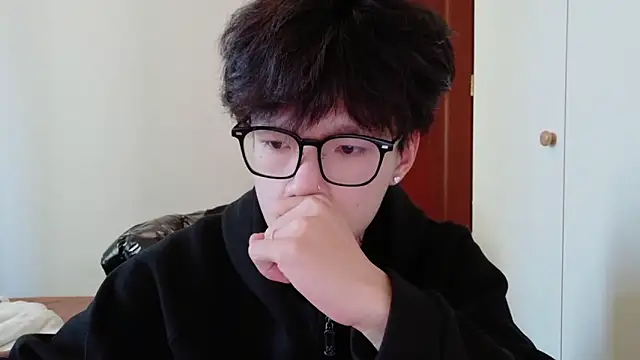 Snapshot of hangzi-0011 chatting on December 5, 2025, 7:39 am hangzi-0011 online show from December 5, 2025, 7:39 am