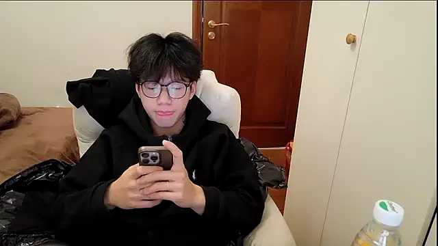 Snapshot of hangzi-0011 chatting on December 16, 2025, 7:13 am hangzi-0011 online show from December 16, 2025, 7:13 am