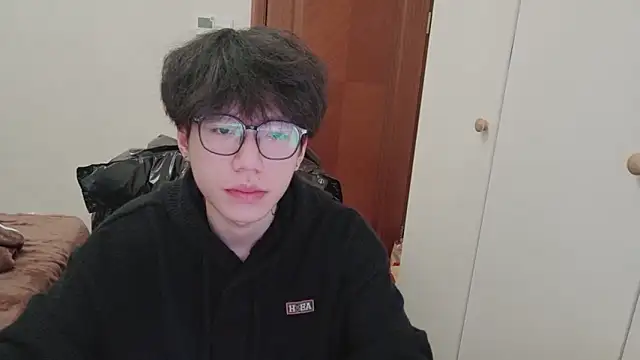 Snapshot of hangzi-0011 chatting on December 19, 2025, 2:02 pm hangzi-0011 online show from December 19, 2025, 2:02 pm