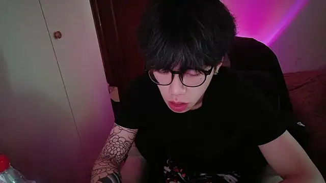 Snapshot of hangzi-0011 chatting on January 17, 2026, 7:24 am hangzi-0011 online show from January 17, 2026, 7:24 am