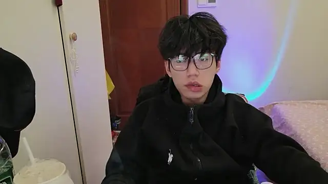 Snapshot of hangzi-0011 chatting on February 9, 2026, 7:12 am hangzi-0011 online show from February 9, 2026, 7:12 am