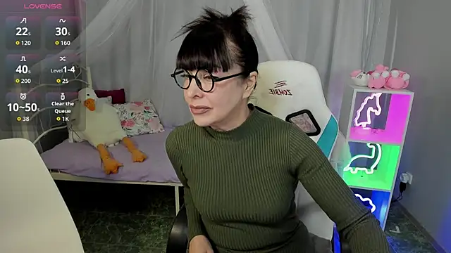 Snapshot of LindaRomero chatting on October 8, 2025, 9:18 am LindaRomero online show from October 8, 2025, 9:18 am