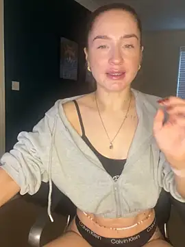 Cherry-L-28 online show from November 27, 2025, 11:23 am