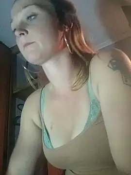 Queen2454 online show from April 13, 2026, 9:15 am