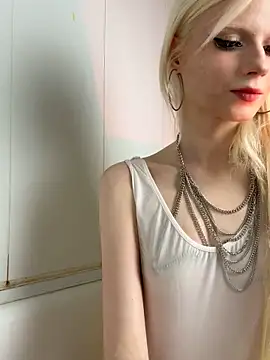 bunnyirisluv online show from December 4, 2025, 4:05 pm