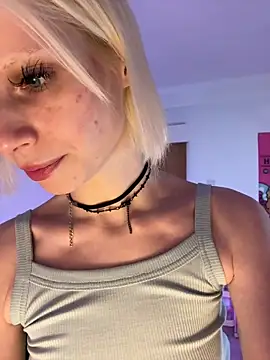 bunnyirisluv online show from February 11, 2026, 6:46 pm