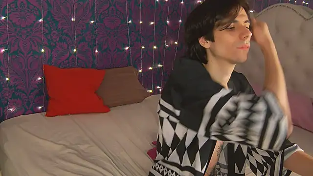 Ellis Rin online show from October 27, 2025, 8:57 pm