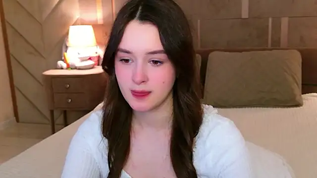 EvaSwen online show from April 16, 2026, 5:52 am