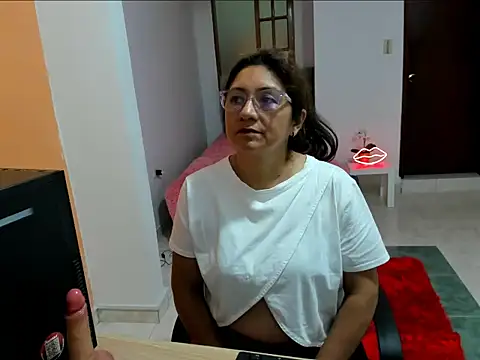 Snapshot of scarlett_mystic chatting on October 14, 2025, 1:34 pm scarlett mystic online show from October 14, 2025, 1:34 pm