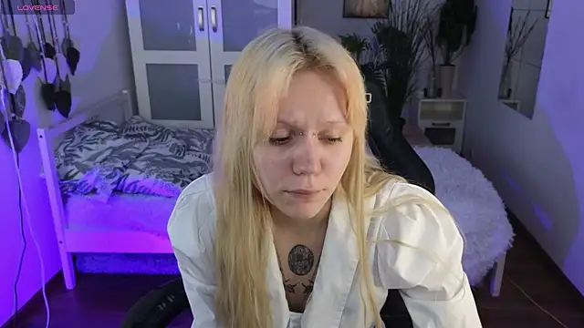 kitten murray  online show from November 8, 2025, 6:02 am