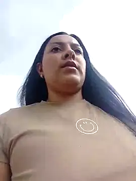 Snapshot of Sexy_Nayra_outdoors chatting on October 13, 2025, 5:57 pm Sexy Nayra outdoors online show from October 13, 2025, 5:57 pm