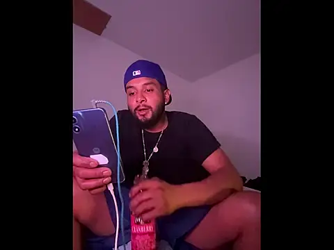 UrfavDilf69 online show from November 12, 2025, 6:25 am