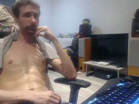 Snapshot of LoyalDoggie chatting on June 11, 2026, 7:12 pm LoyalDoggie online show from June 11, 2026, 7:12 pm