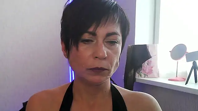 Ashley Brookss online show from November 11, 2025, 9:42 am