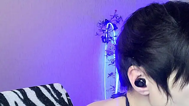 Ashley Brookss online show from November 27, 2025, 3:36 pm