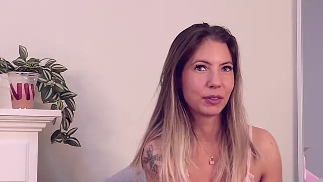 CassieMiles online show from November 18, 2025, 4:06 am