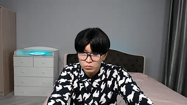 KaiChicken online show from December 2, 2025, 8:04 pm