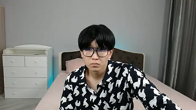 KaiChicken online show from December 4, 2025, 1:04 am