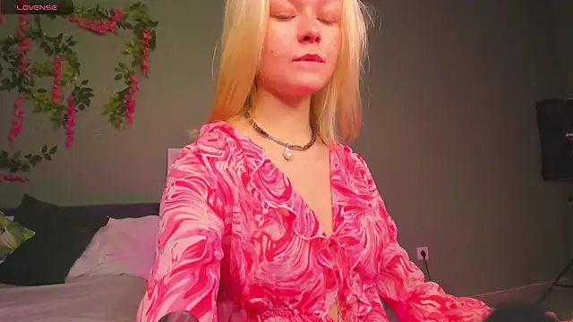 Snapshot of Callista_a chatting on November 19, 2025, 11:21 am Callista a online show from November 19, 2025, 11:21 am