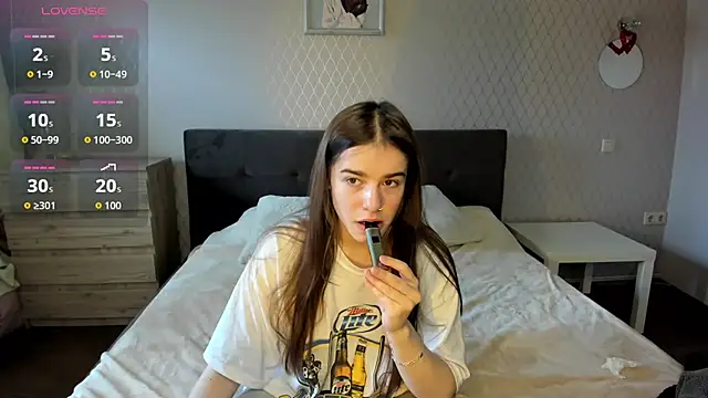 ShellyMoon  online show from October 12, 2025, 12:26 pm