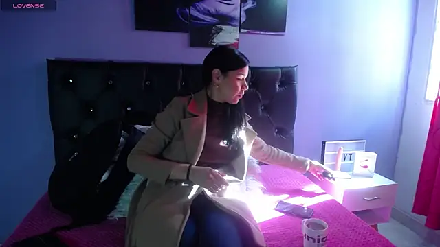 Jazmin ny online show from November 25, 2025, 1:33 pm