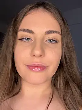 SelenaJenner online show from December 22, 2025, 5:04 am