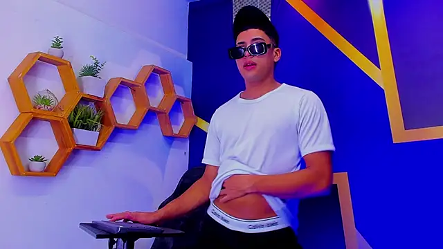 Snapshot of The_Boy_King chatting on October 22, 2025, 2:06 pm The Boy King online show from October 22, 2025, 2:06 pm