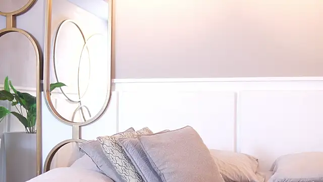 Roxy Vega online show from October 8, 2025, 12:14 pm