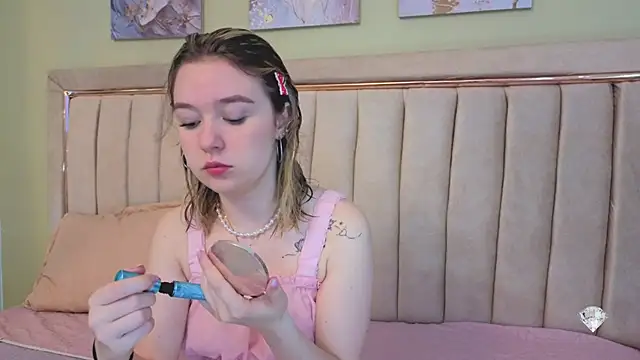 Lucia Copper online show from October 29, 2025, 12:07 pm