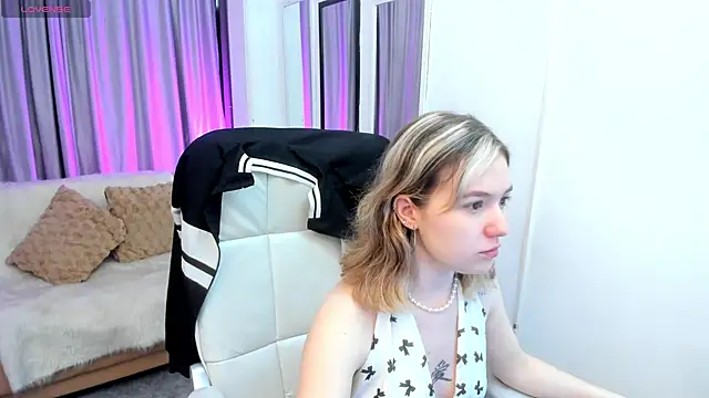 Lucia Copper online show from October 30, 2025, 11:55 am