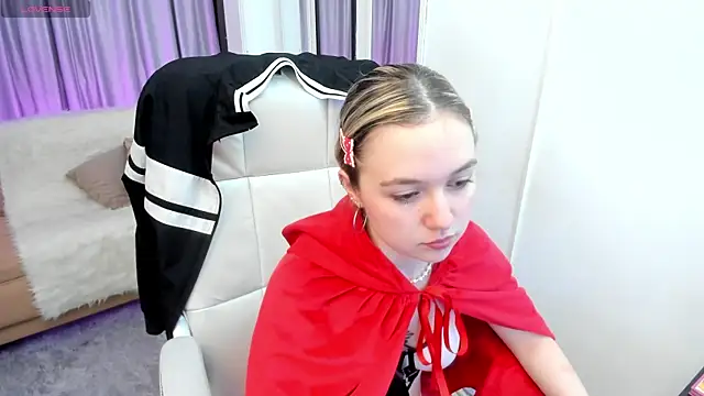 Lucia Copper online show from October 31, 2025, 12:06 pm