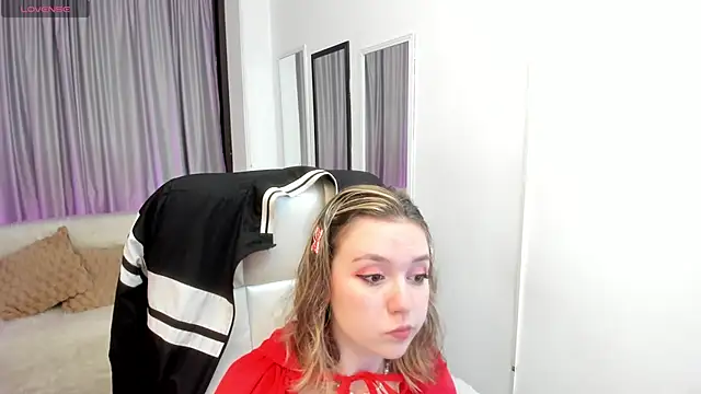 Lucia Copper online show from November 1, 2025, 3:30 am