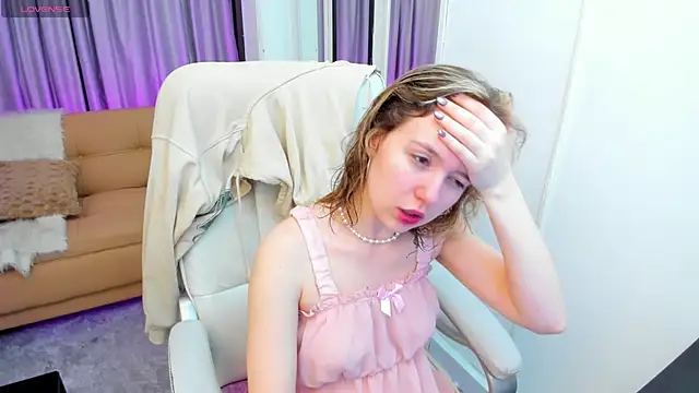 Lucia Copper online show from November 28, 2025, 11:57 am