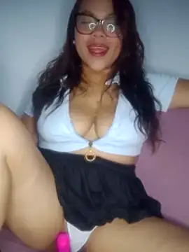 loren g08 online show from November 26, 2025, 5:41 am