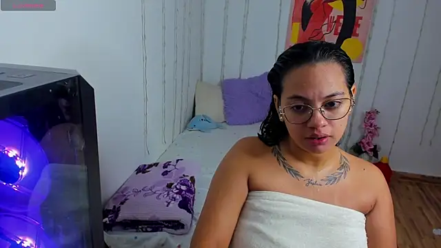 Snapshot of paris_blue chatting on October 22, 2025, 12:11 am paris blue online show from October 22, 2025, 12:11 am
