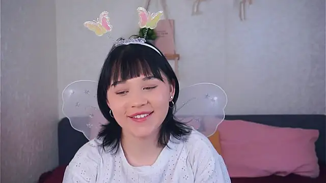 EviaVanveen online show from November 25, 2025, 7:41 am