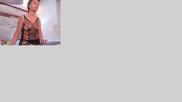 karolgaviriaa online show from October 14, 2025, 11:55 am
