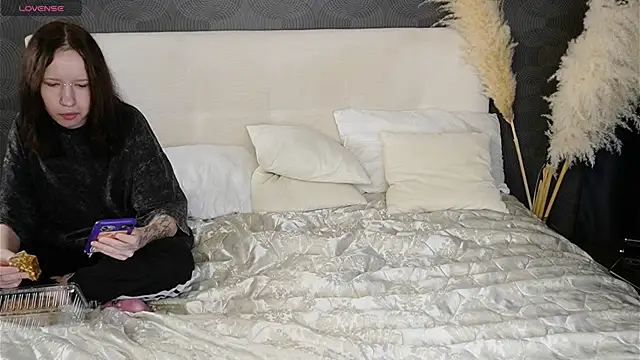 soft sofi  online show from October 12, 2025, 8:52 pm