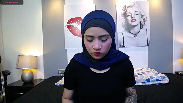 Neesha   online show from November 1, 2025, 8:44 pm