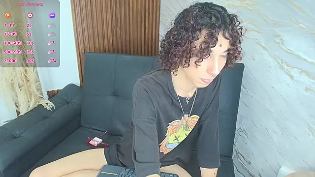 Snapshot of Scaarlett_22_ chatting on March 4, 2026, 8:48 pm Scaarlett 22 online show from March 4, 2026, 8:48 pm