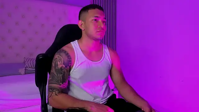 Snapshot of venedic_bull chatting on February 12, 2026, 3:23 am venedic bull online show from February 12, 2026, 3:23 am