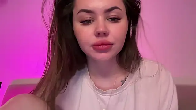 AlmaryKim online show from November 22, 2025, 7:35 pm