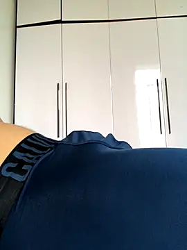 khonglongvong86 online show from October 7, 2025, 4:20 am