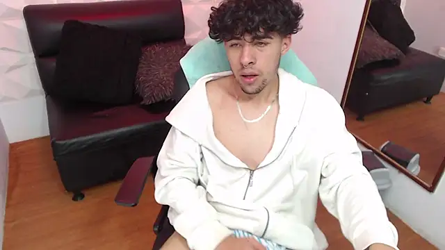 Liil boy online show from November 11, 2025, 3:50 am