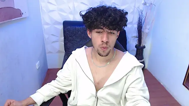 Liil boy online show from November 21, 2025, 3:27 am