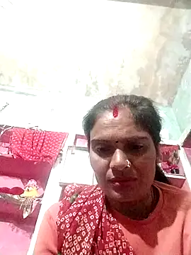 LOVE-VIKA online show from October 17, 2025, 4:42 pm